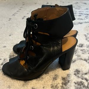 Nine West lace up heels 8.5